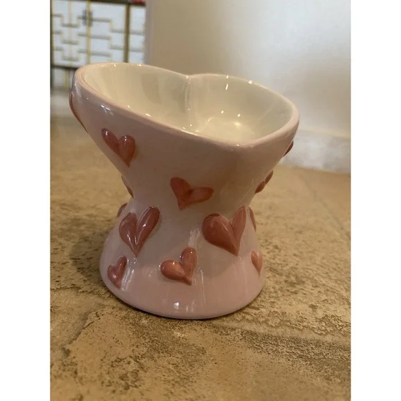 petal & Pearl Elevate Ceramic Cat Feather Pink Embossed Hearts - Picture 8 of 9